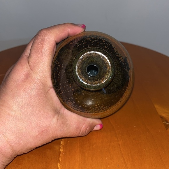 A vintage Mid-Century Modern studio pottery vase, likely from the 1970s. - Picture 3 of 4